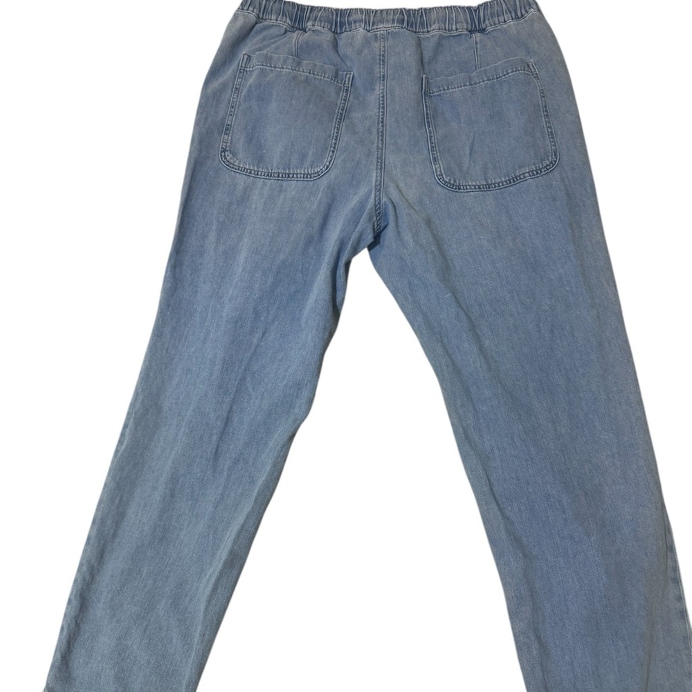 J. Crew Men's Relaxed Light Blue Jeans - Picture 5 of 8